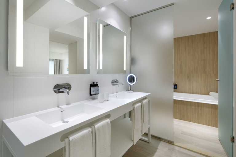 Bathroom 5, Grand Palladium Sicilia Resort & Spa, Palermo