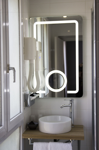 Bathroom 4, Hotel Moulin Vert, Paris