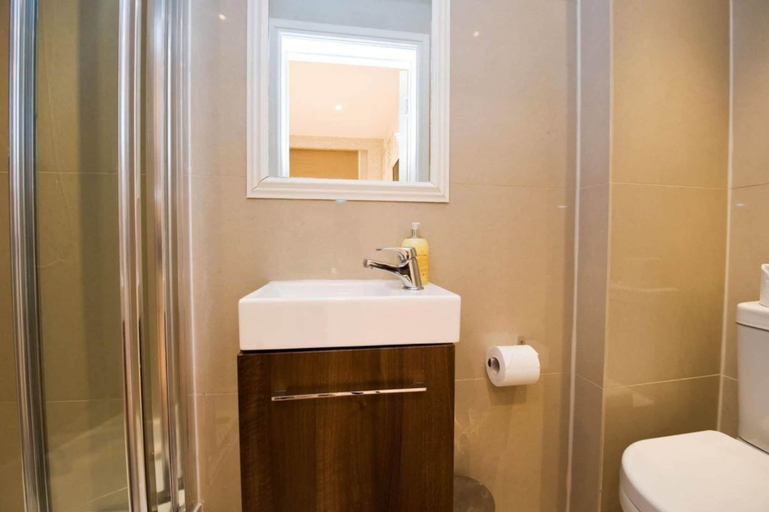 Bathroom 5, Classica Apartments, London