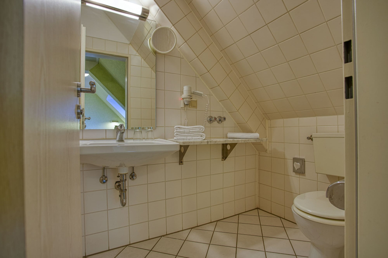 Bathroom 5, Hotel Kischers Landhaus, Region Hannover