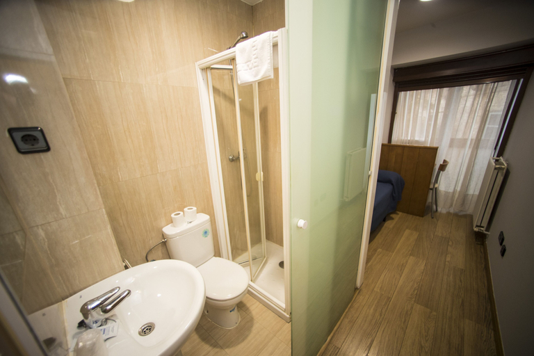 Bathroom 5, Hostal Caballeros, Soria