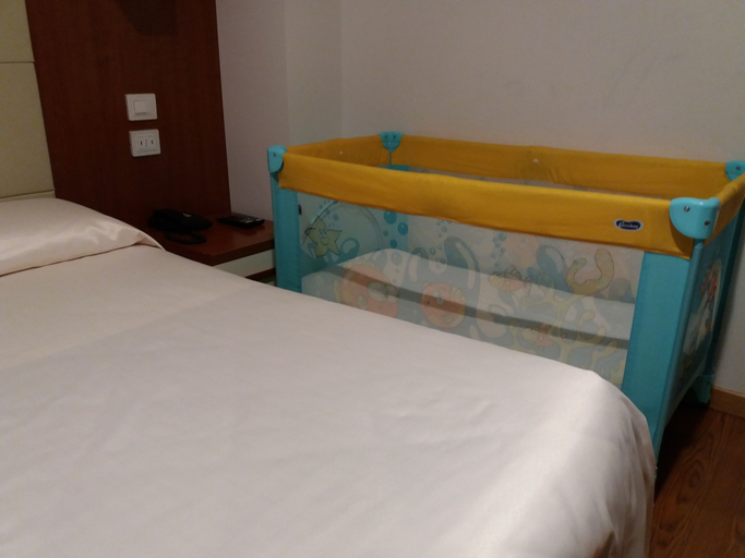 Bedroom 4, Hotel Mezzaluna, Treviso