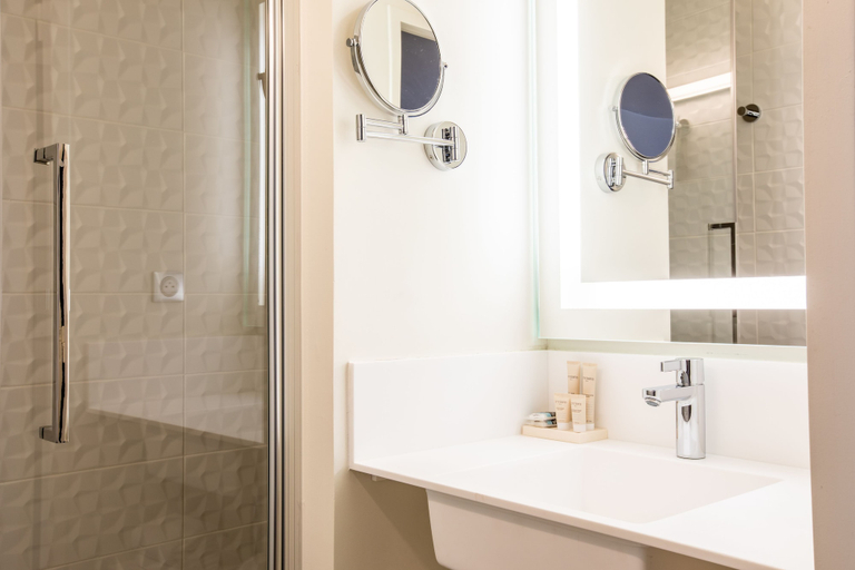 Bathroom 4, Mercure Paris Gennevilliers Hotel, Hauts-de-Seine