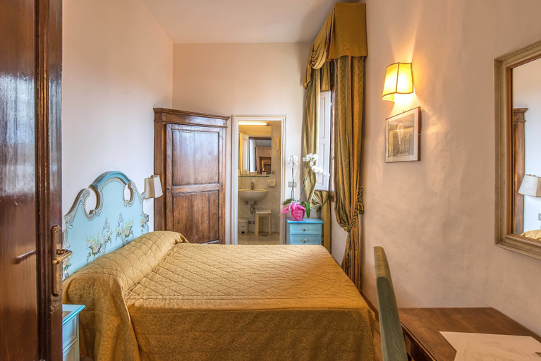 Bedroom 5, Hotel Paris, Florence