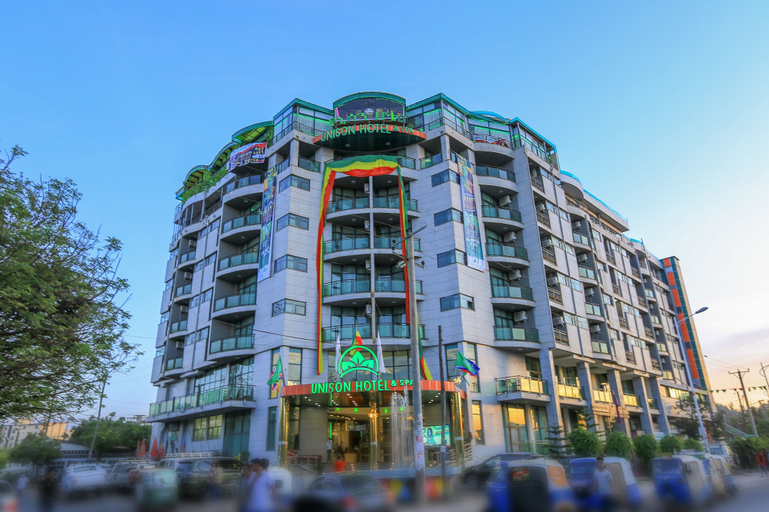 Exterior & Views