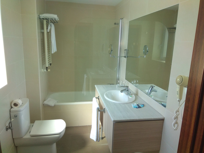 Bathroom 5, Balneario De Gravalos, La Rioja