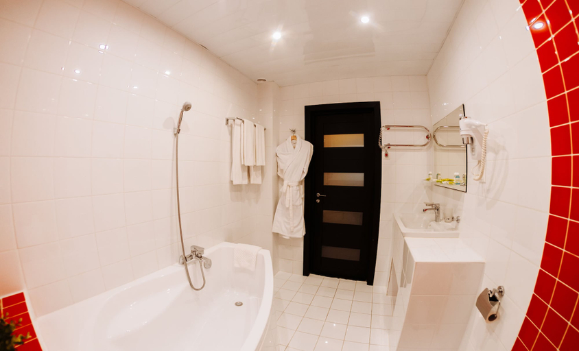 Bathroom 4, Kaufman Hotel, Central