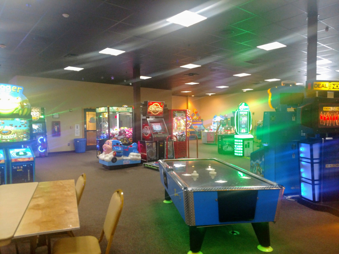 Food & Drinks 4, Hope Lake Lodge & Indoor Waterpark, Cortland