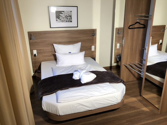 Bedroom 3, Hotel Isenbütteler Hof, Gifhorn