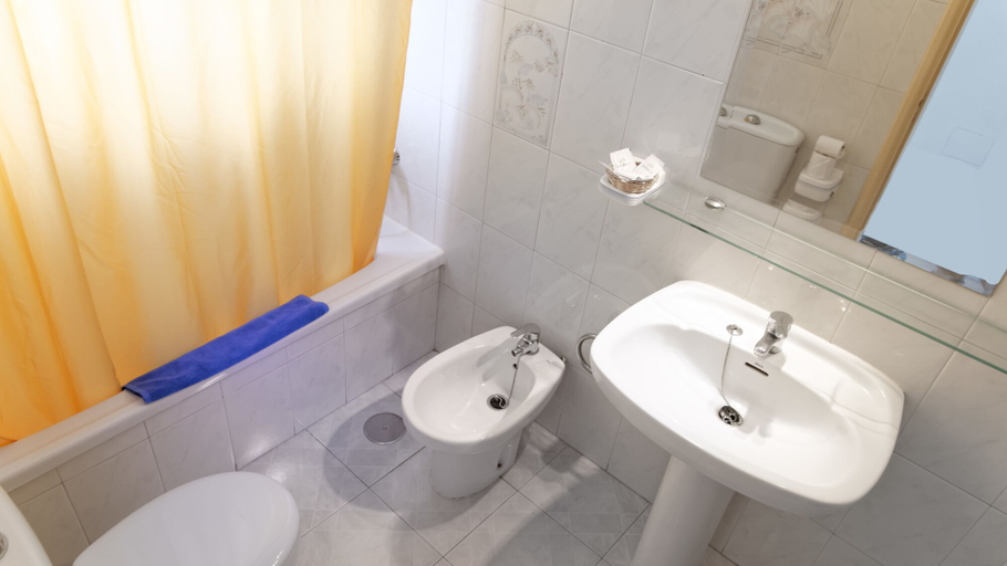 Bathroom 5, Bakour Lanzarote Splash, Las Palmas