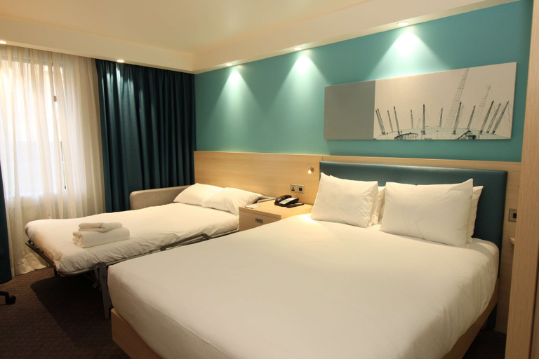 Bedroom 3, Hampton by Hilton London Excel, London