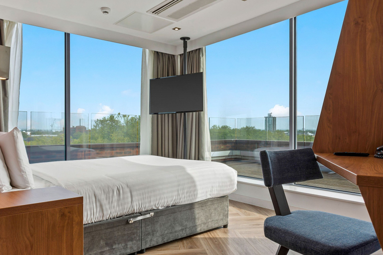 Bedroom 2, Roomzzz London Stratford , London