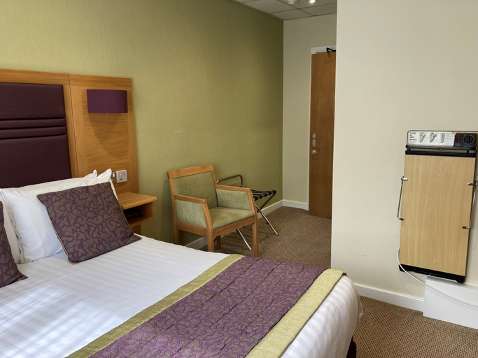 Bedroom 4, Briar Court Hotel, Kirklees