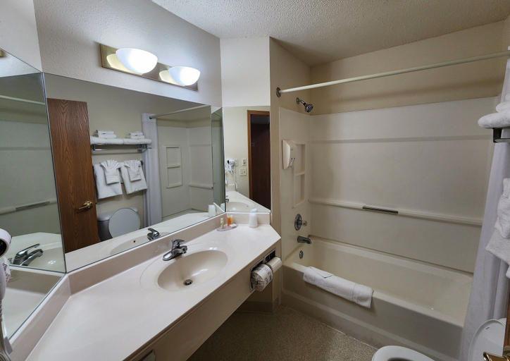 Bathroom 5, Windsor Place Inn, Crawford