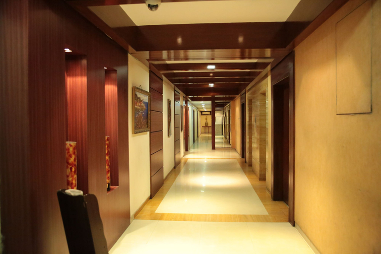 Others 5, LYNQ CICO, Kolkata