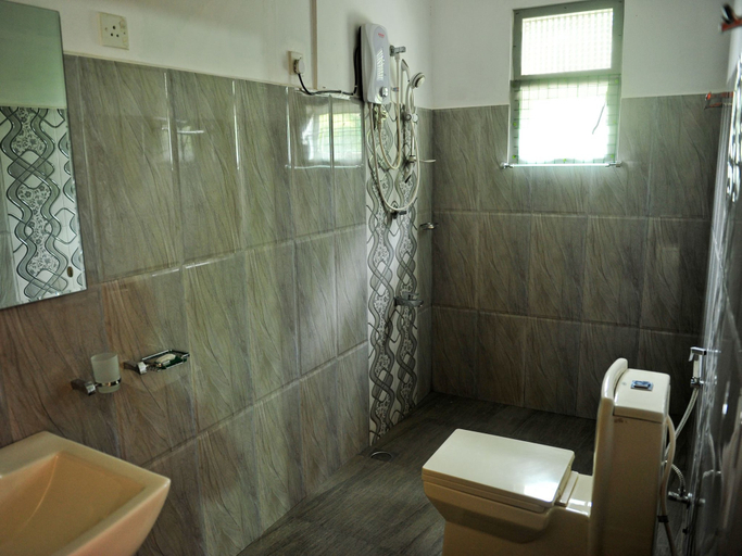Bathroom 4, Resort Beam, K.F.G. & G. Korale