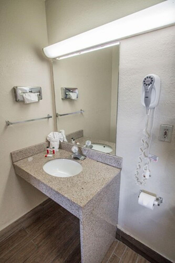 Bathroom 4, Days Inn by Wyndham Fort Walton Beach, Okaloosa