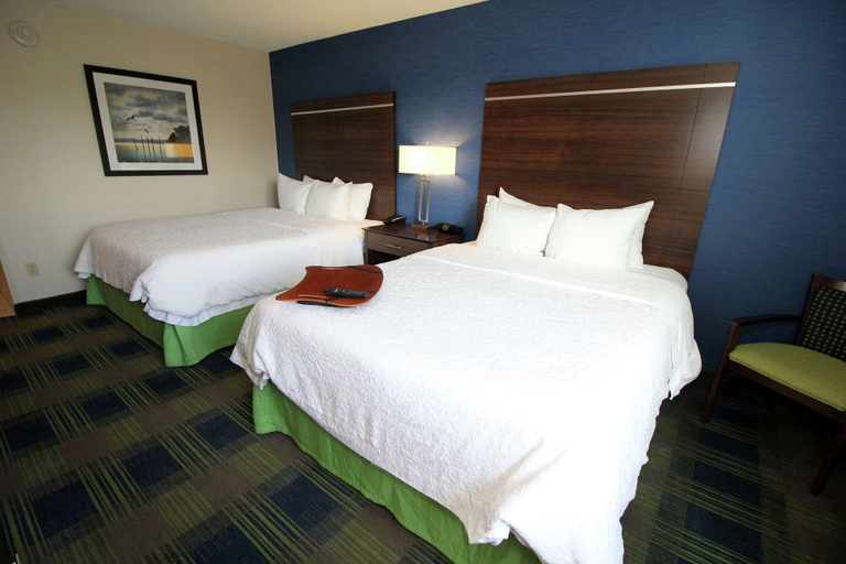 Bedroom 3, Hampton Inn Sandusky-Central, Erie
