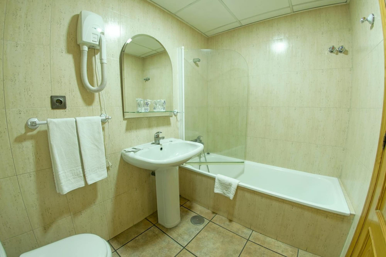 Bathroom 4, Hotel Alfonso VIII, Jaén