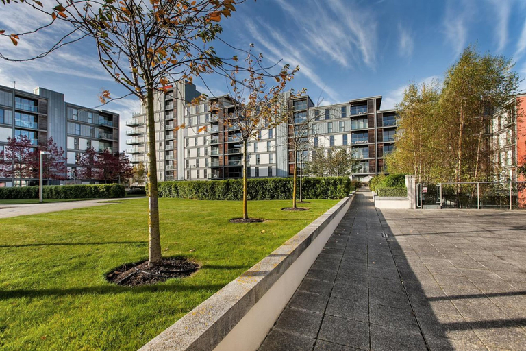 Exterior & Views 2, Vizion by ShortstayMK, Milton Keynes