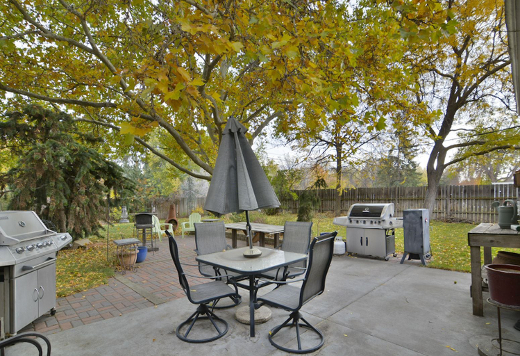Food & Drinks, Cottage by the Historic Depot, Ada