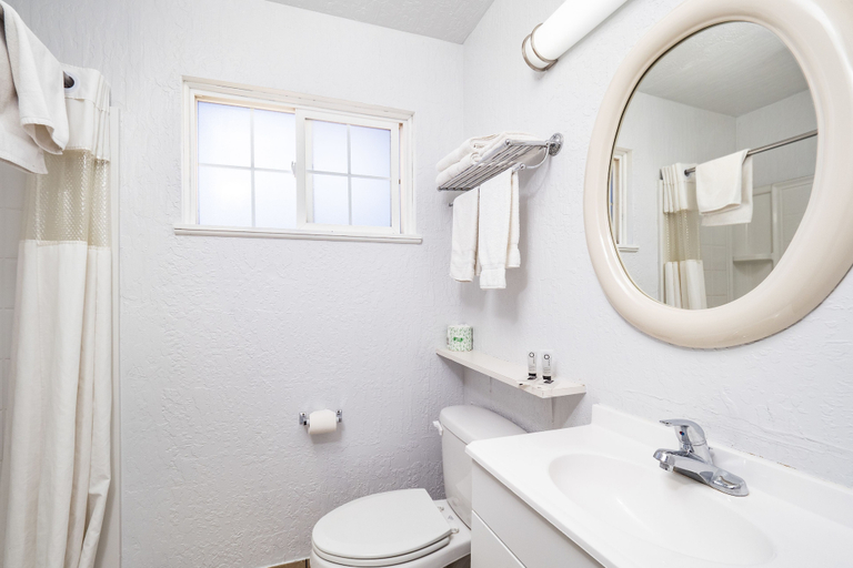 Bathroom 5, Stage Stop Inn Williams, Colusa