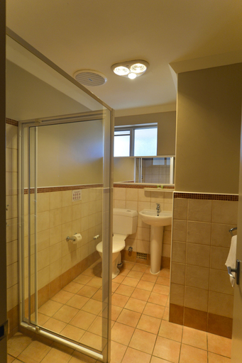 Bathroom 5, Wattle Grove Motel, Kalamunda