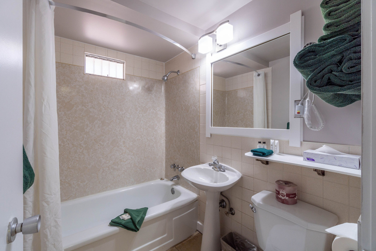Bathroom 3, Canadas Best Value Desert Inn & Suites Cache Creek, Thompson-Nicola