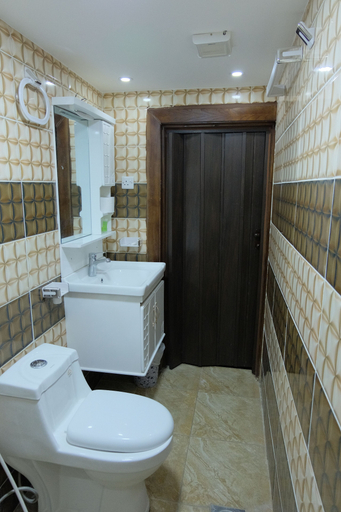 Bathroom 3, Petra Guests Hotel, Wadi Musa