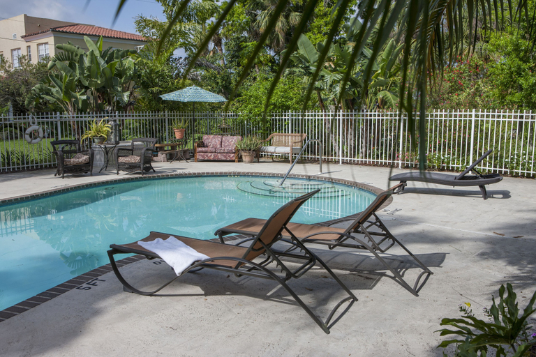 Sport & Beauty, Seminole Inn, Martin