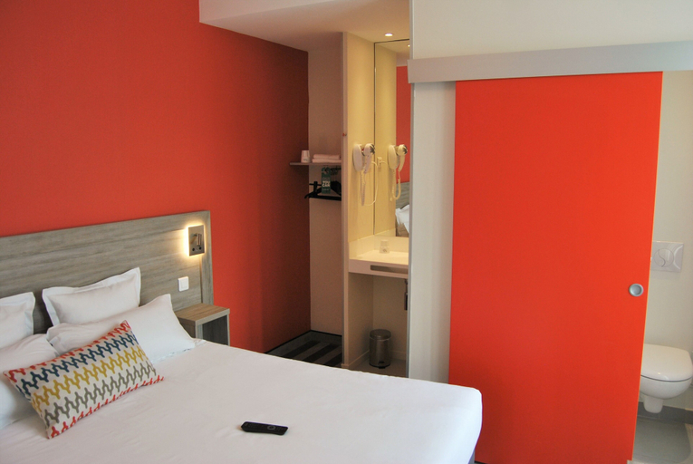 Bedroom 3, Logis Hôtel de l'Europe, Vienne