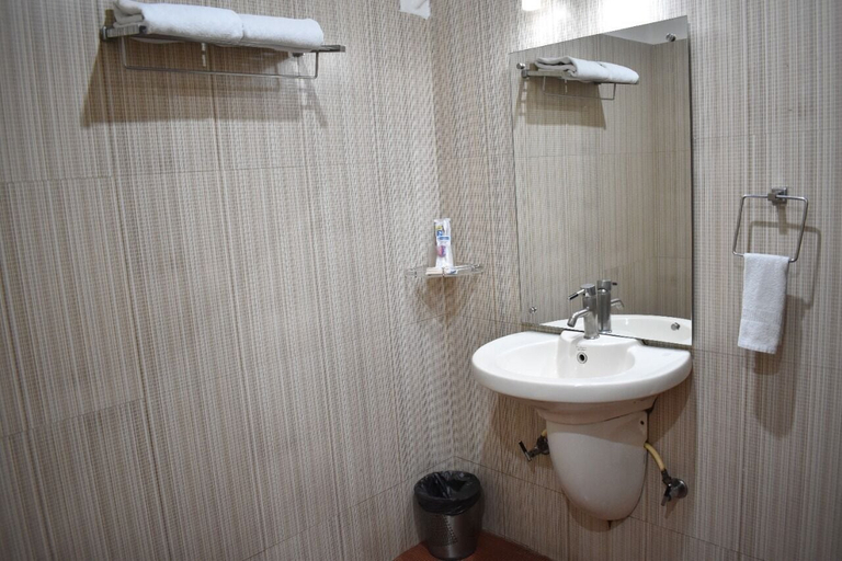 Bathroom 4, Hotel Radhika Regency, Sundargarh