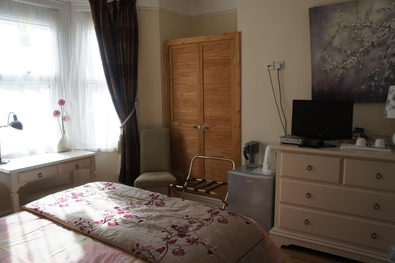 Bedroom 2, Athena Guest House, Oxfordshire