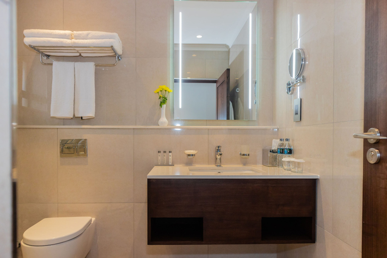 Bathroom 3, Malawi Sun Hotel & Conference Centre, Blantyre City