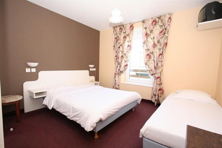 Bedroom 4, Hotel de France, Manche