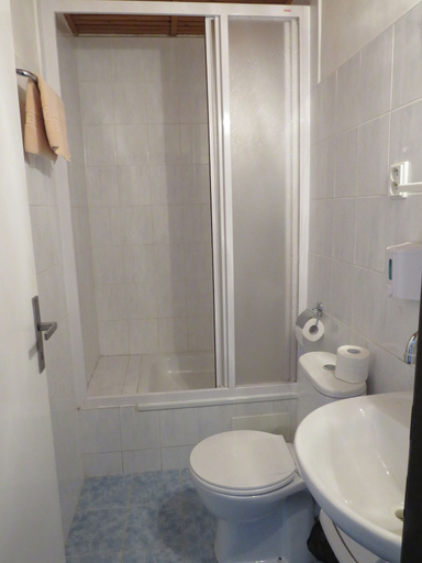 Bathroom 5, Hotel Hasa, Praha 2