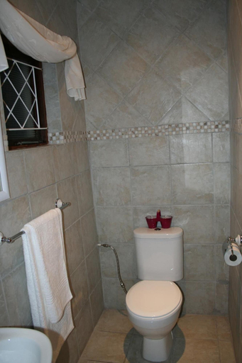 Bathroom 3, Ocean Dreams Bed & Breakfast, Buffalo City