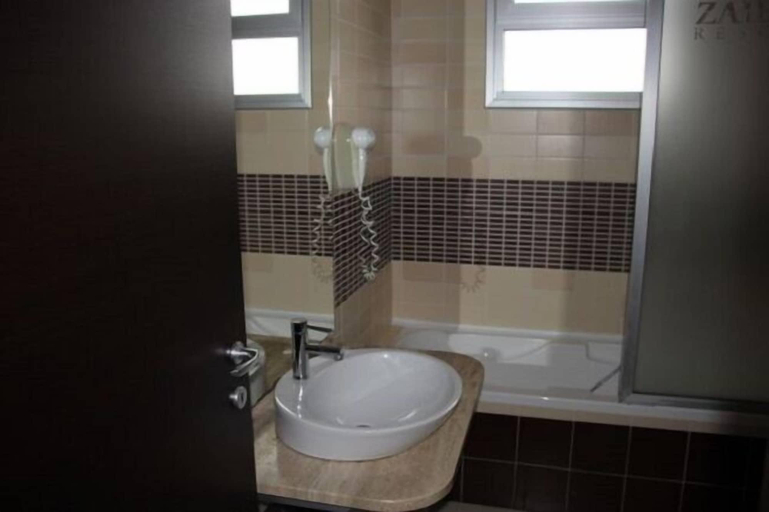 Bathroom 4, Zaiera Resort Club, Syracuse