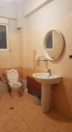 Bathroom 4, Hakuna Matata Hostel, Sarandës