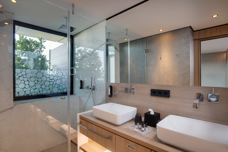 Bathroom 9