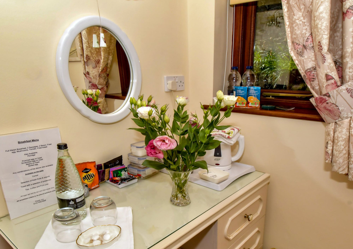 Others 5, Erris Villa, Powys