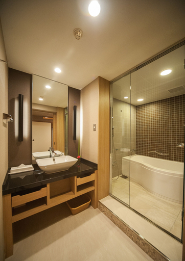 Bathroom 5, Miyajima Grand Hotel Arimoto, Hatsukaichi