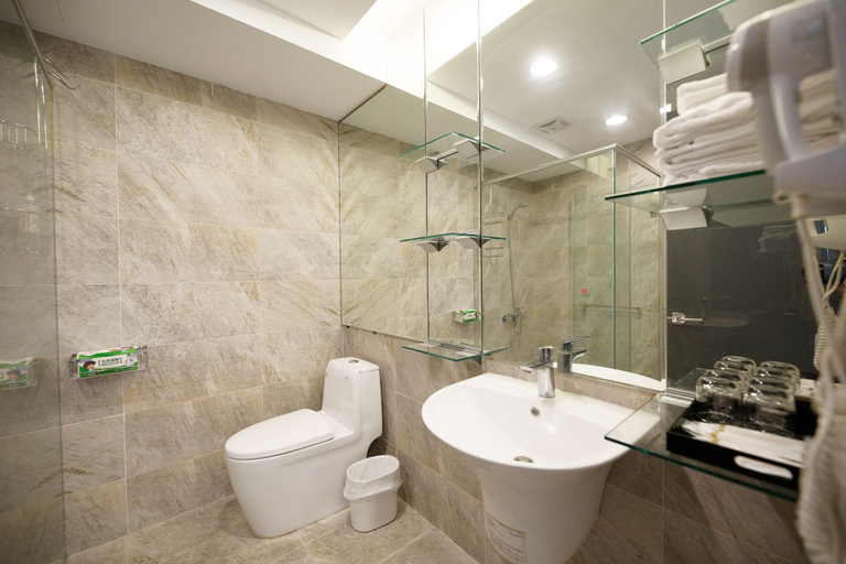 Bathroom 3, Cypress Inn, Taitung