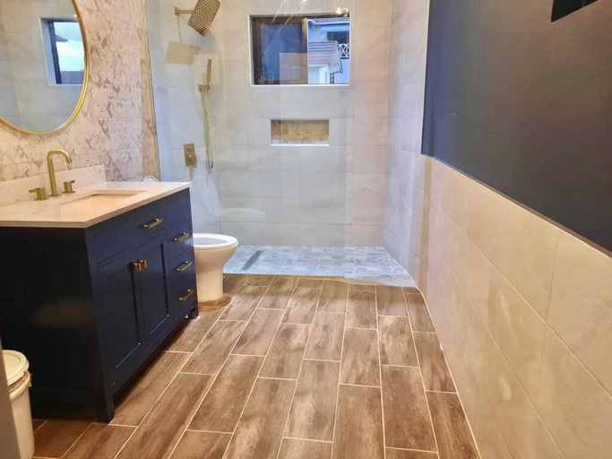 Bathroom 3, Hartland Sunshine