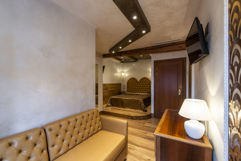 Others 5, Hotel Abbazia, Venezia