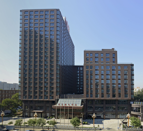 Exterior & Views