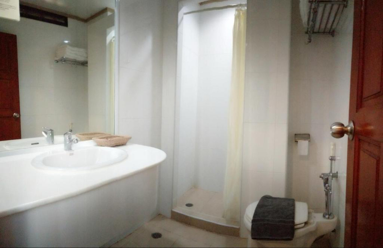 Bathroom 5, DT Hotel - Pratunam, Ratchathewi