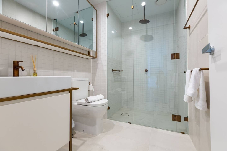 Bathroom, Perfect Location 2 Bdrs Apartment@glen Waverley, Melbourne
