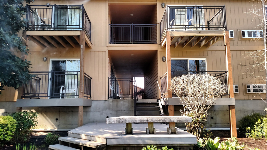Exterior & Views 2, Lewis River Inn, Cowlitz