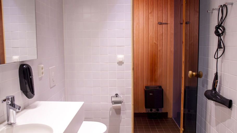Bathroom 4, Nordis Apartments, Vågan